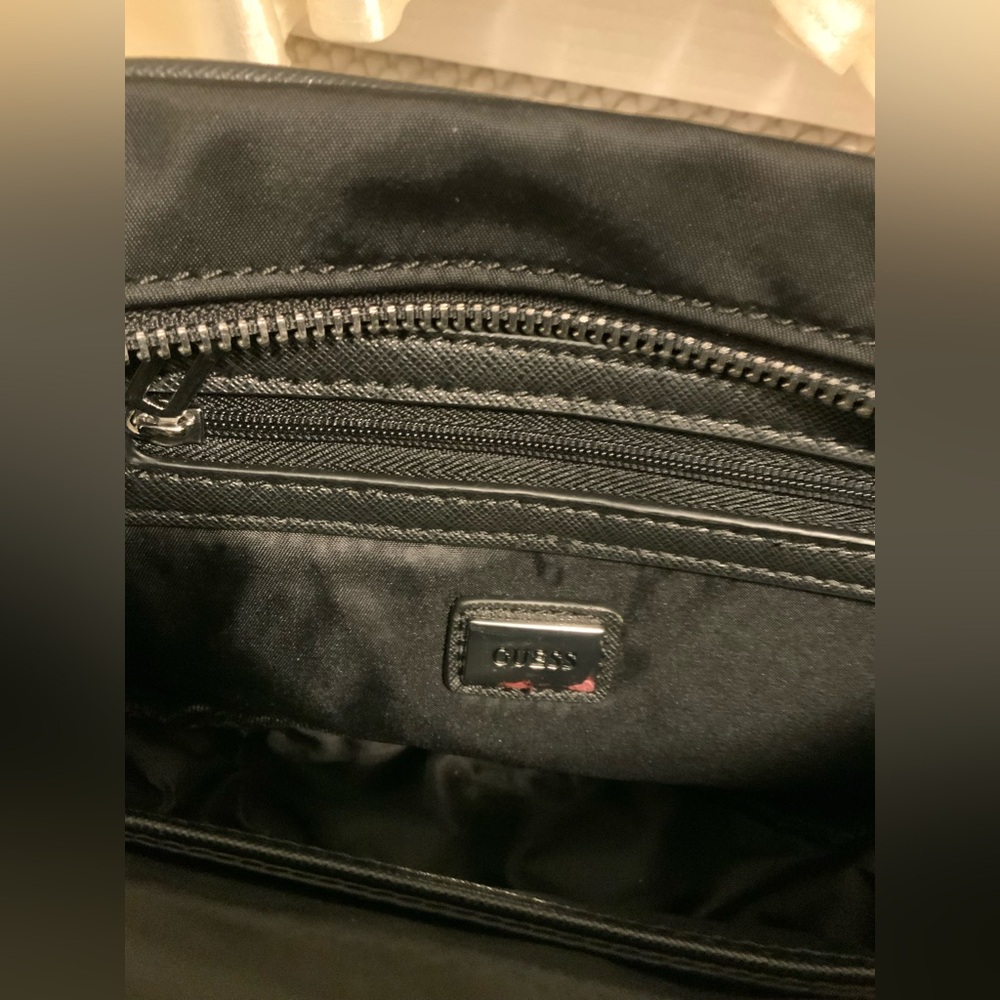 GUESS - Picture 7 of 9